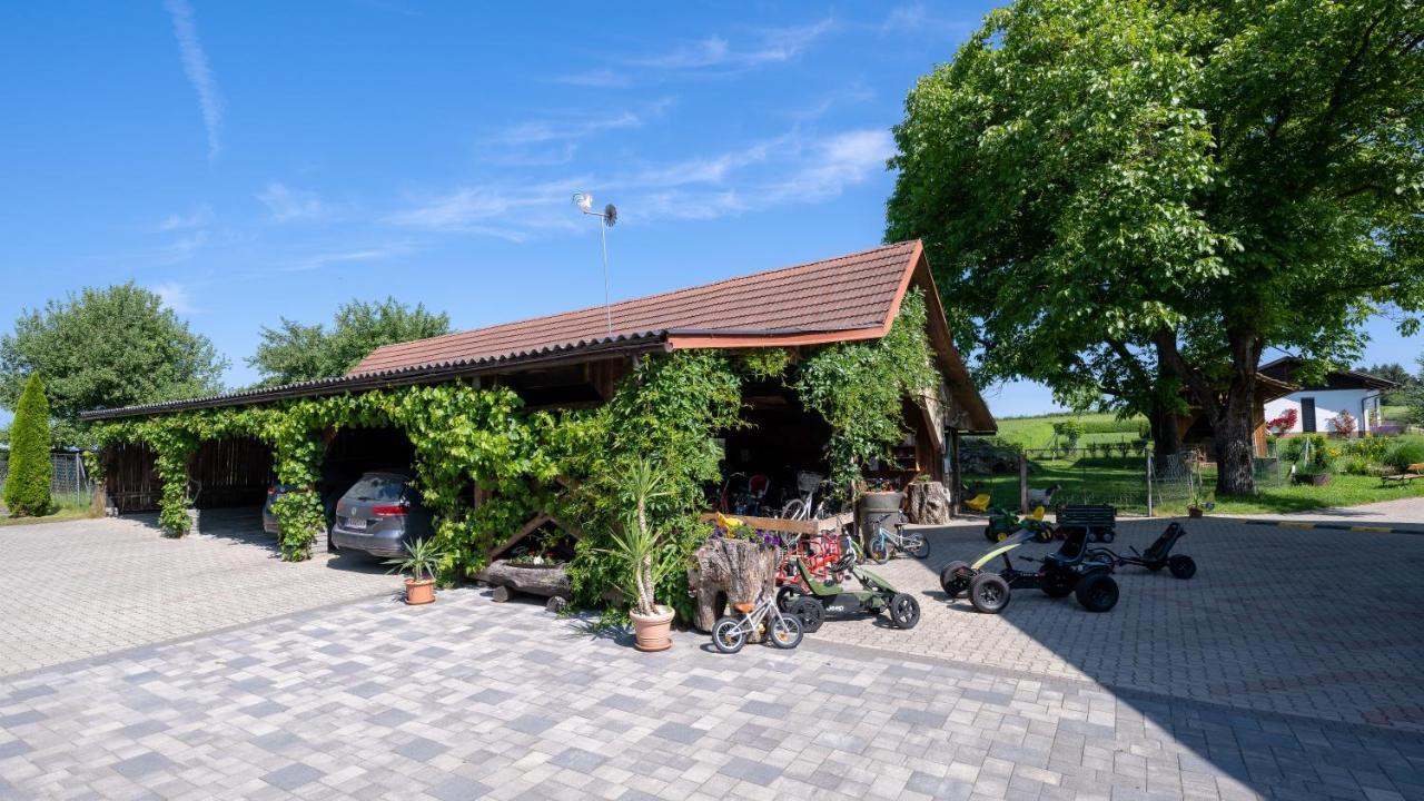 Erlebnisbauernhof Tschom Sankt Kanzian am Klopeiner See Exterior photo