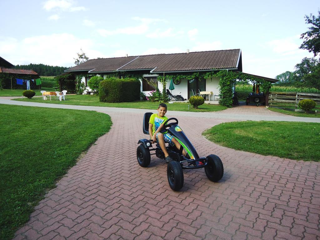 Erlebnisbauernhof Tschom Sankt Kanzian am Klopeiner See Exterior photo